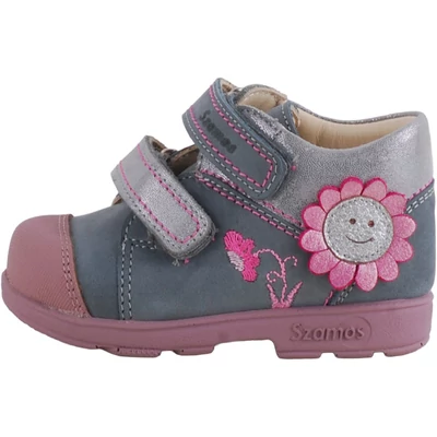 Szürke, pink-ezüst virágos, 2 tépőzáras, gumi orrú, Szamos supinált, átmeneti, kislány, bőr cipő oldalról.