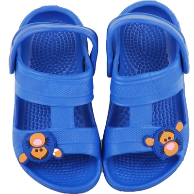 Macis, kisfiú, strandpapucs
