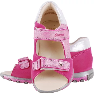 Pink, cicás, Szamos szandál